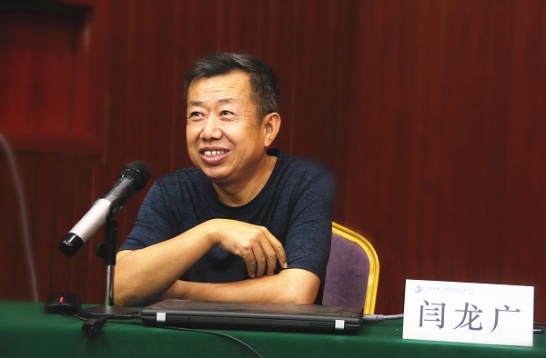 乐动(中国)官方副总经理闫龙广告诫新员工要时刻树立安全意识.jpg